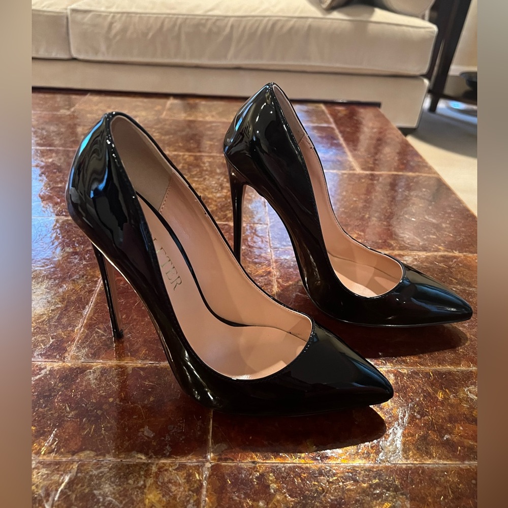 Size size 7 patent leather stilettos
